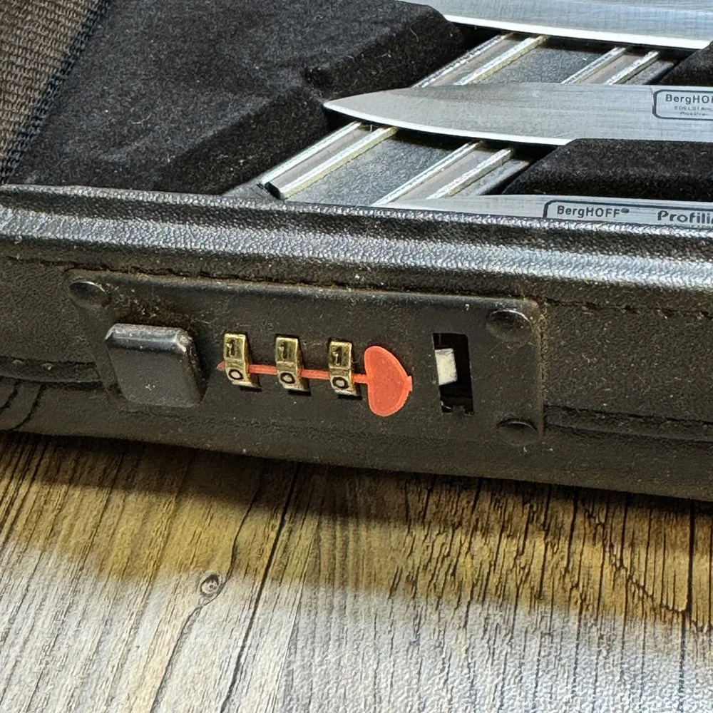 Vintage BergHOFF Worldwide 16 Piece Knife Set In Black Locking Carry Briefcase - Picture 8 of 11